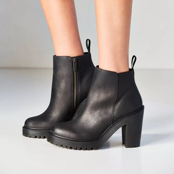 Dr. Martens Shoes - Dr. Martens Magdalena Ankle Heeled Chelsea Boot In Black Size 8